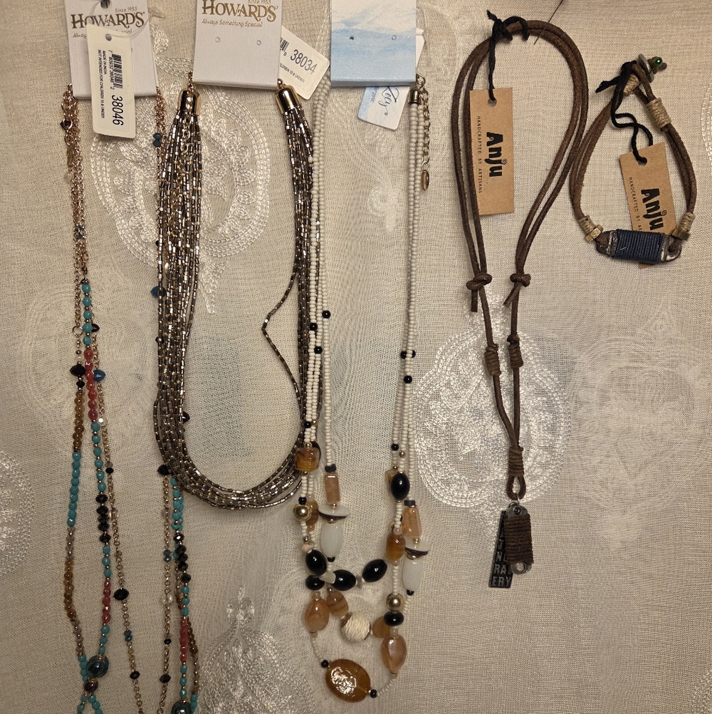 Sample Set 4 Necklaces, 1 Bracelet